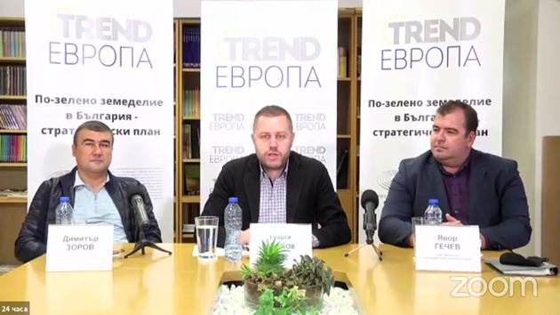 Модераторът Георги Милков със зам.-министър Явор Гечев (вдясно) и Димитър Зоров по време на дискусията.