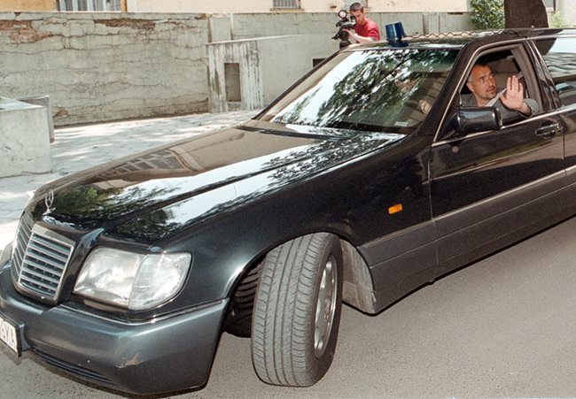 Борисов с огромна  лимузина на Mercedes.