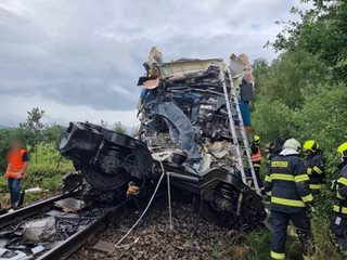 4-има в тежко състояние и още 9 ранени при сблъсък на два влака в Белград