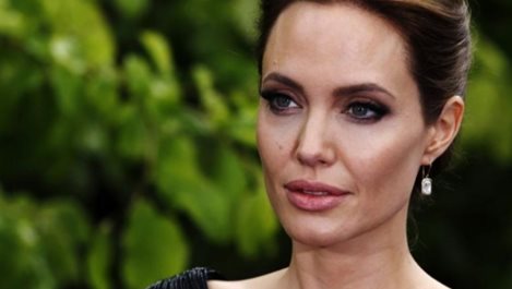 Анджелина Джоли: Станах актриса, за да плащам сметките на майка ми