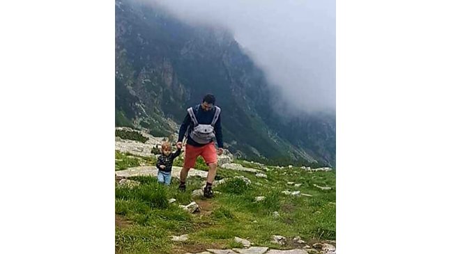 Двегодишният син на Биляна Петринска се качи на 2200 м в Рила
