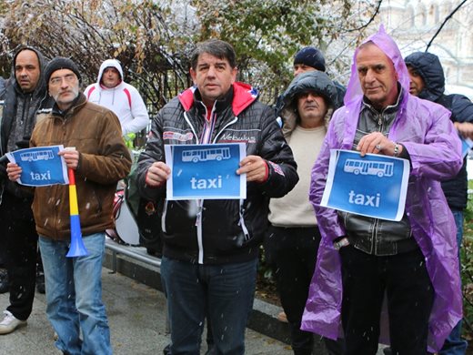 Бакшишите се оляха - протестират за гарантирано скъпи таксита