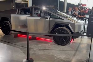 Серийният вариант на електрическия пикап Tesla Cybertruck. Снимка: YouTube/
John W. Davis