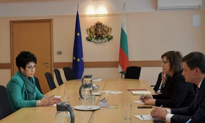 Вицепремиерът Корнелия Нинова и Мариана Кукушева подкрепиха 0% ДДС за хляба.
