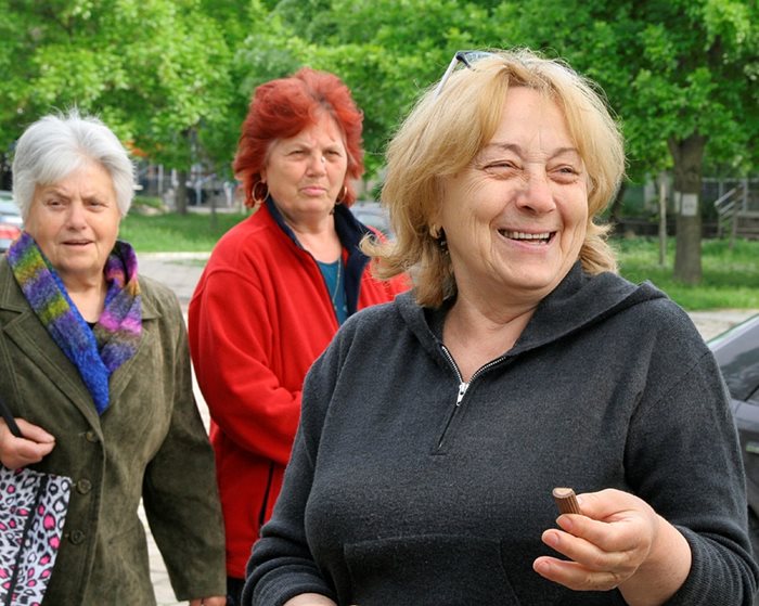 Хората в Съединение ликуват, че джакпотът се е паднал на местен човек.