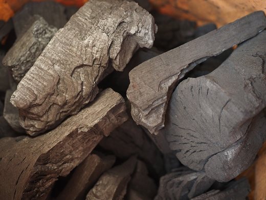 ООН: Забранен износ на сомалийски дървени въглища минава през Иран