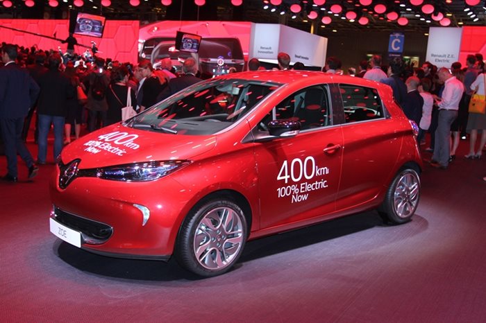 Renault Zoe е най-продаваният електрически автомобил в Европа, като само през септември от него са били пласирани над 100 000 бройки. Този автомобил вече може да мине 400 км с едно зареждане на батериите.