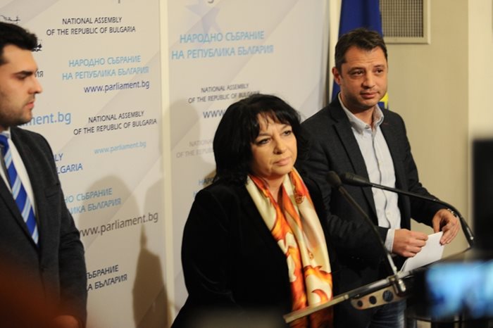 Министър Теменужка Петкова и депутатът от ГЕРБ и председател на комисията по енергетика Делян Добрев