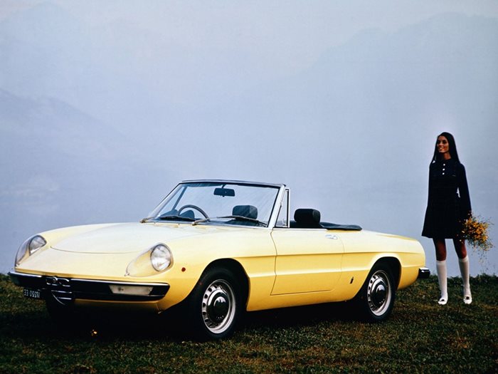 Ретроколите, като тази Alfa Romeo Spider от 1967 г., също може да пострадат от застоялото с месеци гориво в резервоара.