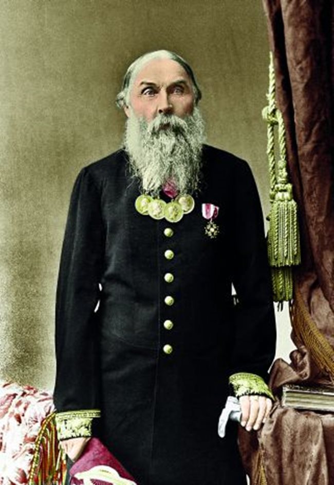 Руският граф Пьотър Владимирович Алабин е инициатор за връчването на Самарското знаме на Българското опълчение.