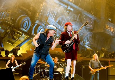 Спасиха слуха на Брайън Джонсън от AC/DC