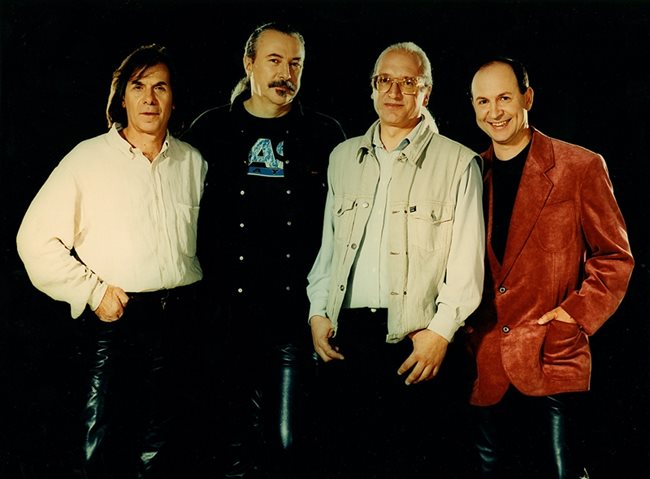 Пеци Гюзелев с колегите си от “Щурците” през 1998 г.