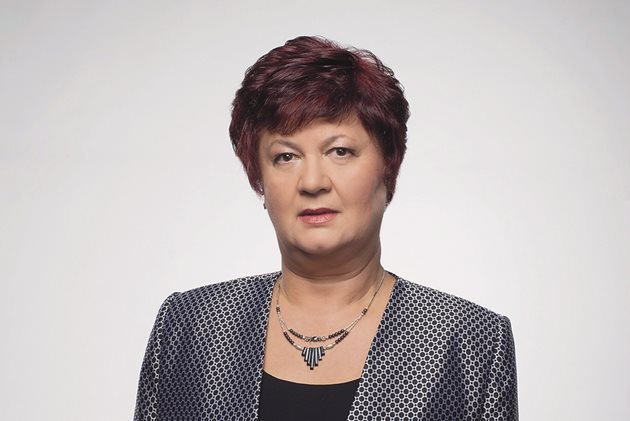 Акад. проф. Ивона Даскалова е национален  консултант по ендокринология, началник на Клиника по ендокринология и болести  на обмяната във Военно медицинска академия, член  е на Европейската Асоциация за изучаване на  диабета и Американска диабетна асоциация. Председател на УС на  Българска диабетна  асоциация.