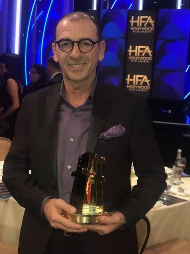 Димитър Маринов с наградата за каст/ансамбъл на фестивала Холивуд Филм.