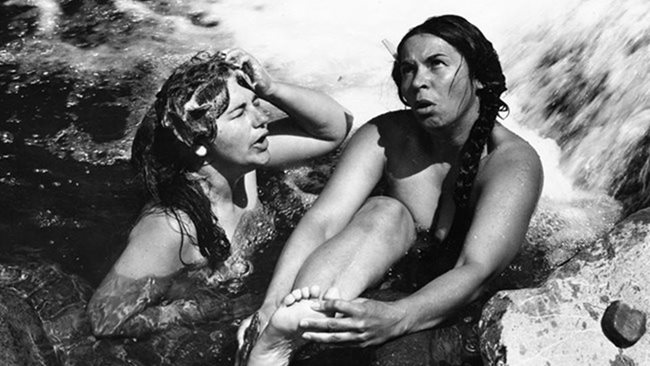 Първата сцена с еротични елементи в българското кино е във филма “Привързаният балон” от 1967 г., където Стоянка Мутафова влиза в река чисто гола.