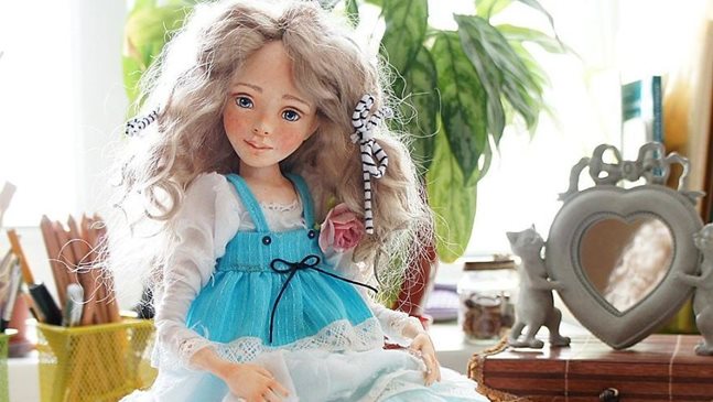 Художничка създава красиви кукли от отпадъци