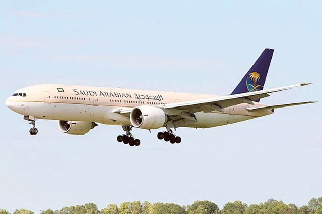 Саудитският самолет, върнат на летището да вземе забравено бебе.