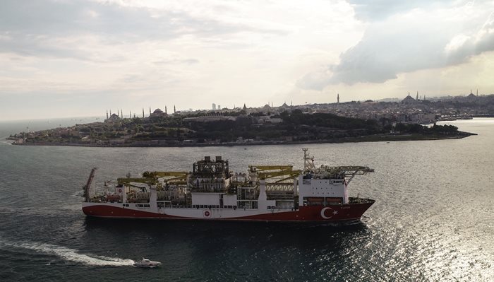 Турският сондажен кораб „Фатих“ СНИМКА: Ройтерс