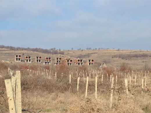 Търсят се руснаци и румънци за &quot;градовете на мъртвите&quot;