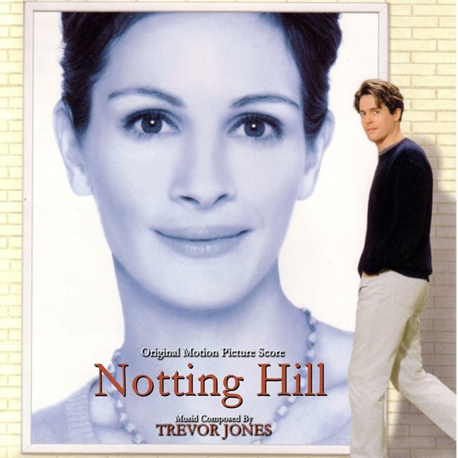 Хю Грант пред плаката на романтичната комедия “Нотинг хил” (1999) с Джулия Робъртс. През същата година излезе и криминалната му комедия “Мики Синьото око”.