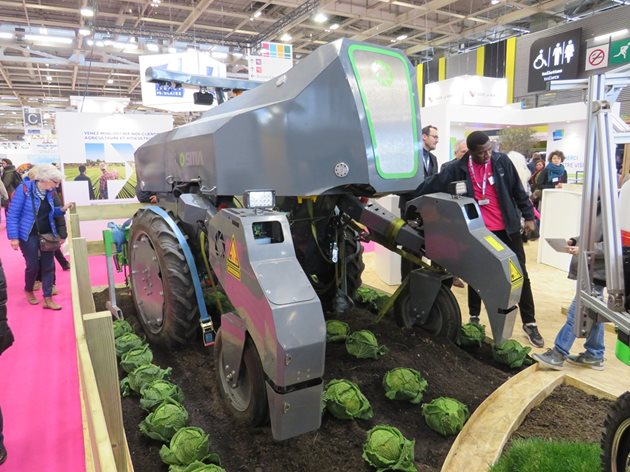 Роботизираните машини вземат все по-голямо място на големите селскостопански изложения