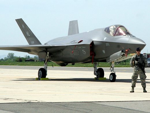 Вижте американските супер самолети F-35 „Мълния“ в Граф Игнатиево (снимки)