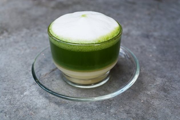 Зелен чай с мляко