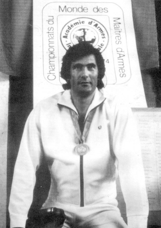 1974 г. Победител в световно първенство по сабя за професионалисти в Германия