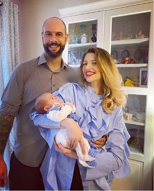 Дидо и Юлия наскоро показаха новородения си син Дейвид.
СНИМКА: ИНСТАГРАМ ПРОФИЛ НА ЮЛИЯ КУЛИШ