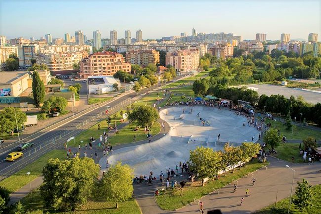 Скейтпаркът в к-с "Изгрев" е най-големият в България.