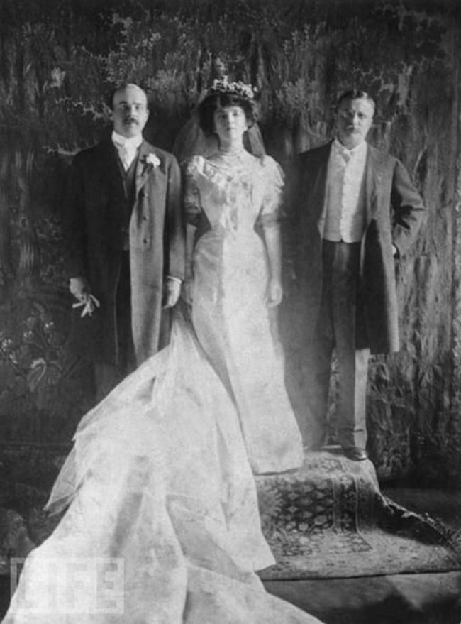 Алис Рузвелт със съпруга си Никълъс Лонгуърт, конгресмен, и баща си Теодор Рузвелт.