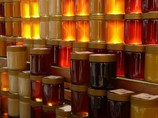 За всяко заболяване трябва да се подбира подходящият мед. Например при заболявания на дихателните органи е полезен планински мед, мед от риган, мащерка, липа.