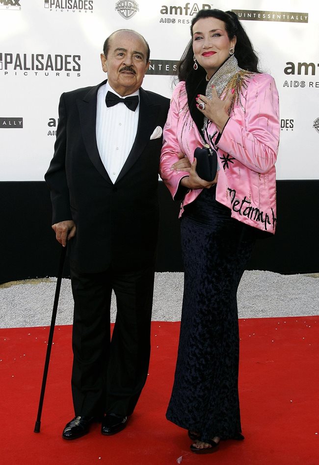 Милиардерът Аднан Кашоги със съпругата си Ламия