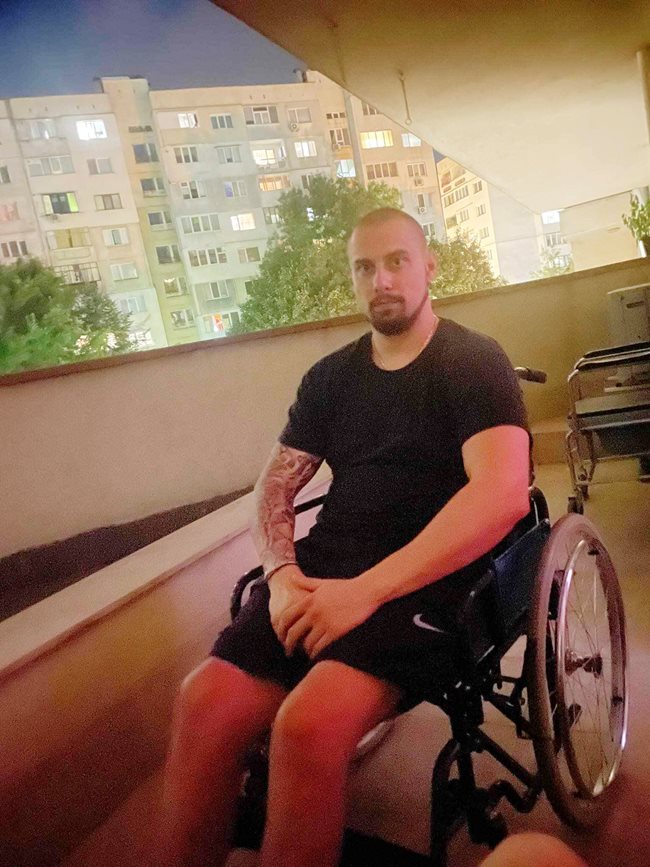 Боян е в инвалиден стол след катастрофа