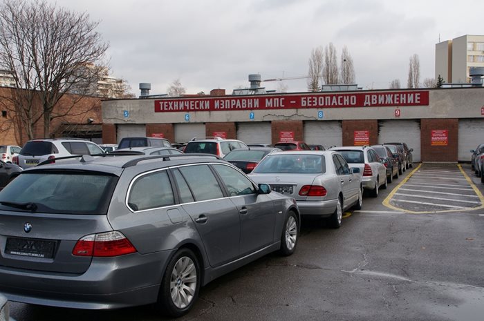 България ще направи опит да забрани вноса на стари дизелови коли от 2021 г.