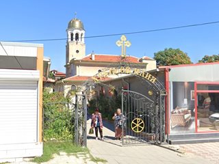 Изправят пред съда мъж, замерял свещеник и полицаи с тухли в пловдивска църква