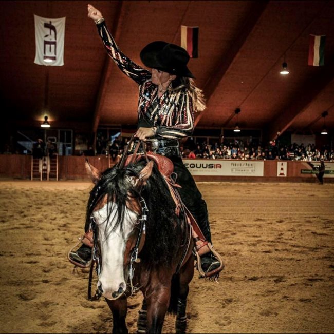 Джина Мария имаше поводи за радост по време на световното по конен спорт за младежи и девойки. Снимка: фейксбук на Джина Мария Шумахер