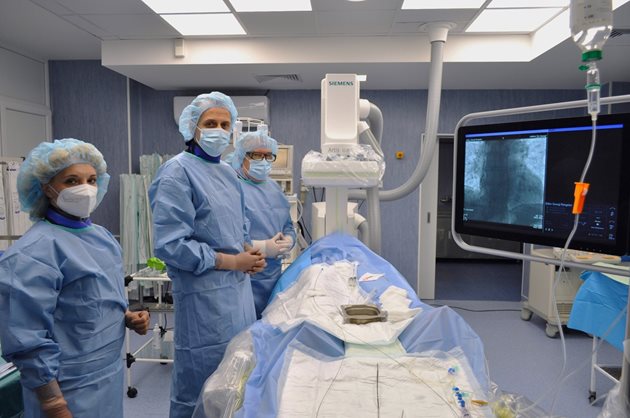 Екипът извършил щадящата операция на 78-годишния пациент в Пловдив. СНИМКА: УМБАЛ "Св. Георги"
