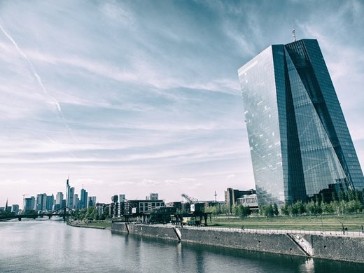 ЕЦБ: По-бавен растеж на банковото кредитиране в еврозоната през юни