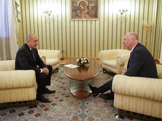 Румен Радев се срещна с Росен Желязков относно назначаването на служебен премиер