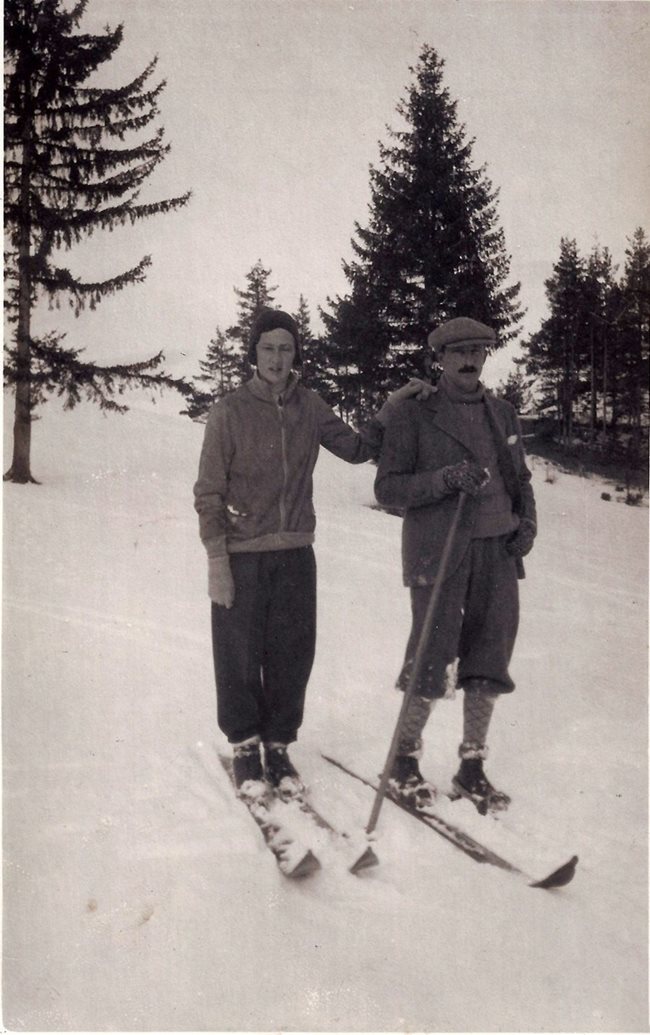 Уникални снимки на царското семейство ще бъдат показани на изложба за 120-ата годишнина на Боровец. Една от тях показва цар Борис и царица Иоанна на ски. СНИМКА: ПРЕССЛУЖБА НА ЦАРСКОТО СЕМЕЙСТВО