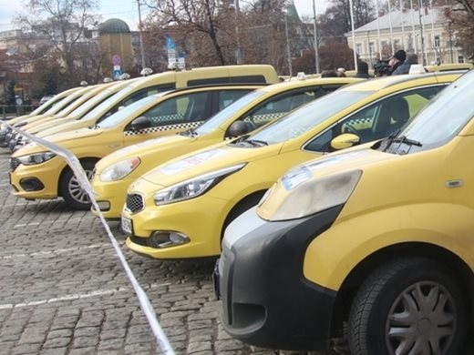 Таксито идва за 4 минути, но вече вози по-скъпо