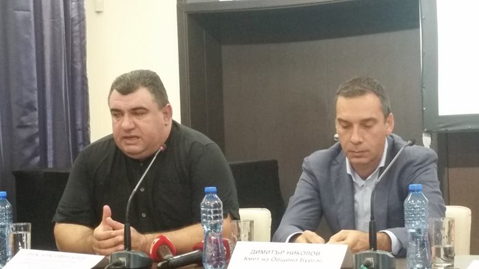 Кметът на Бургас Димитър Николов (вдясно) обеща силна подкрепа за популяризиране на алтернативните туристически маршрути.