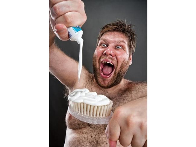Учените препоръчват след хранене зъбите да се мият с четка и паста, а не да се дъвче дъвка.
