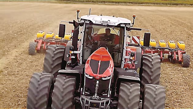 Тракторът MF 9S става и за конвенционално земеделие