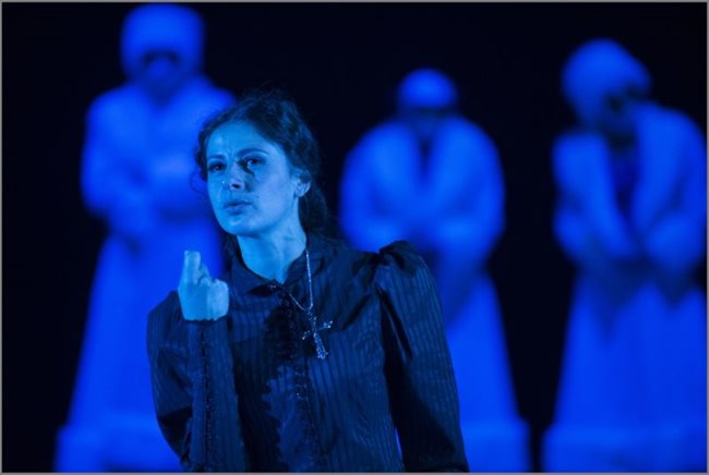 Актрисата Мила Банчева в сцена от "Ана Каренина"
СНИМКА: АРХИВ