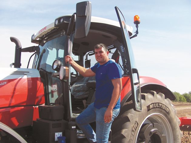 Едис Шерифов също представи трактори на демотура