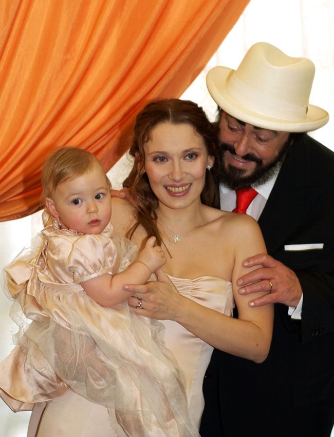 Лучано с втората си съпруга Николета и детето им Аличе   СНИМКА: РОЙТЕРС