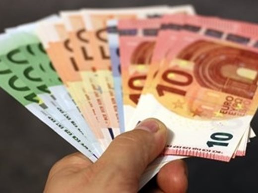 Италианският централен банкер: Вялата  икономика на Италия крие рискове