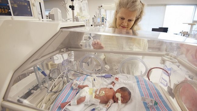 Американка роди 4 еднояйчни близначки, заченала естествено